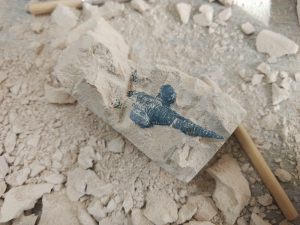 セリアの恐竜発掘フィギュア